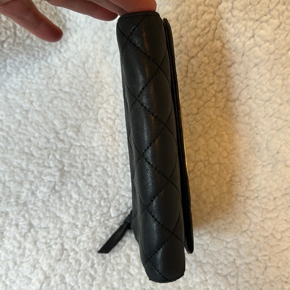 DKNY Wallet in good condition. Please see all photos. Damage on inside flap. - Picture 4 of 7